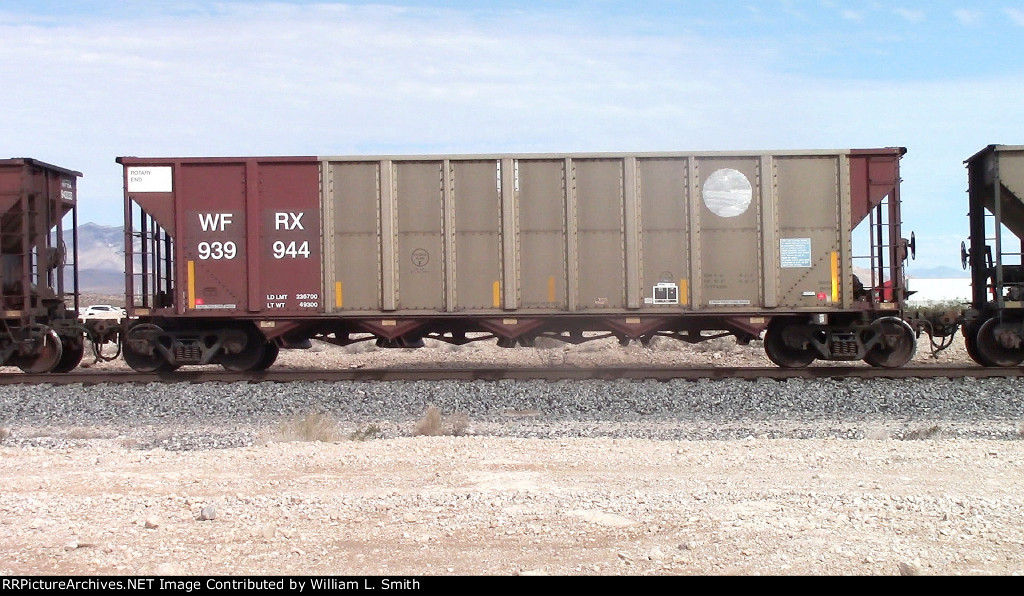 EB Unit Empty Hooper Frt at Erie NV  07-28-2022 -27